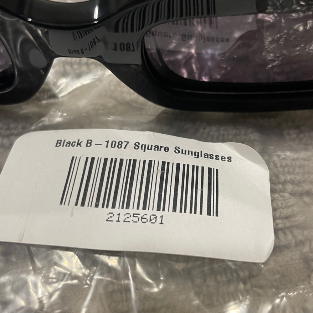 Banbe The Seymour Black Square Sunglasses black midnight fade - Picture 2 of 6
